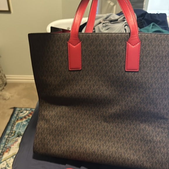 Michael Kors Kenly Large Tote - Picture 6 of 8